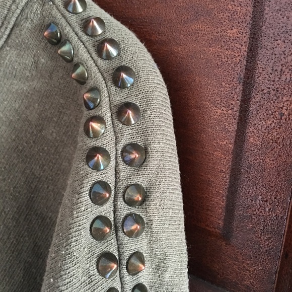 Crewneck sweatshirt with spikes - Picture 2 of 5